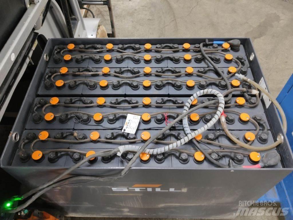 Still RX60-30 電動堆高機