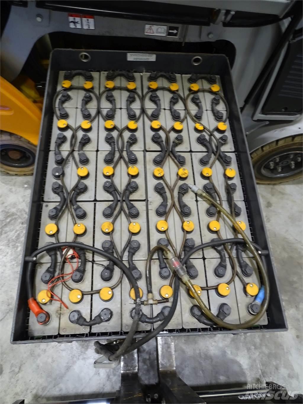 Still RX60-30 電動堆高機
