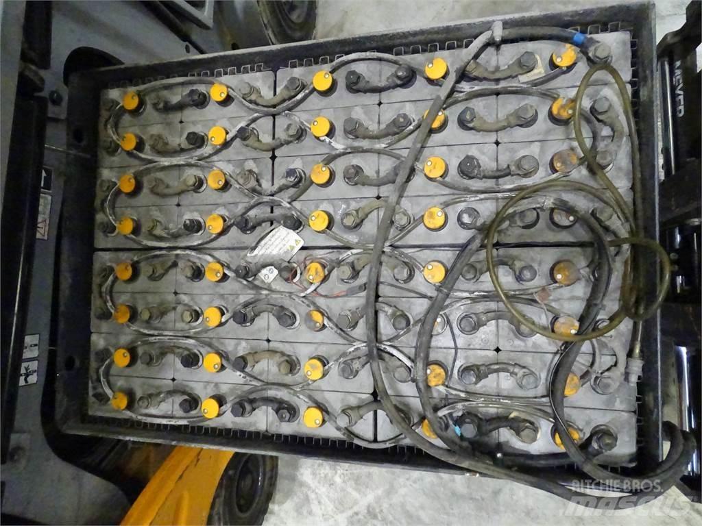 Still RX60-30 電動堆高機