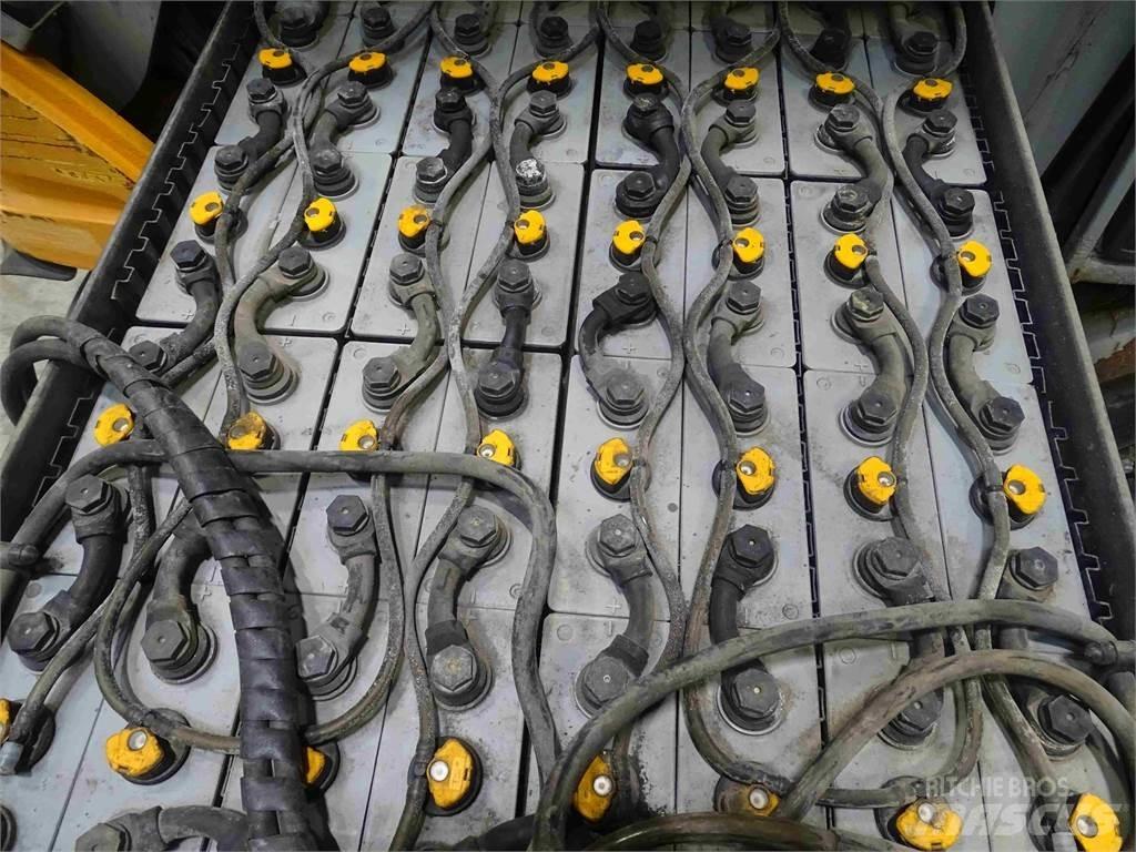 Still RX60-30 電動堆高機