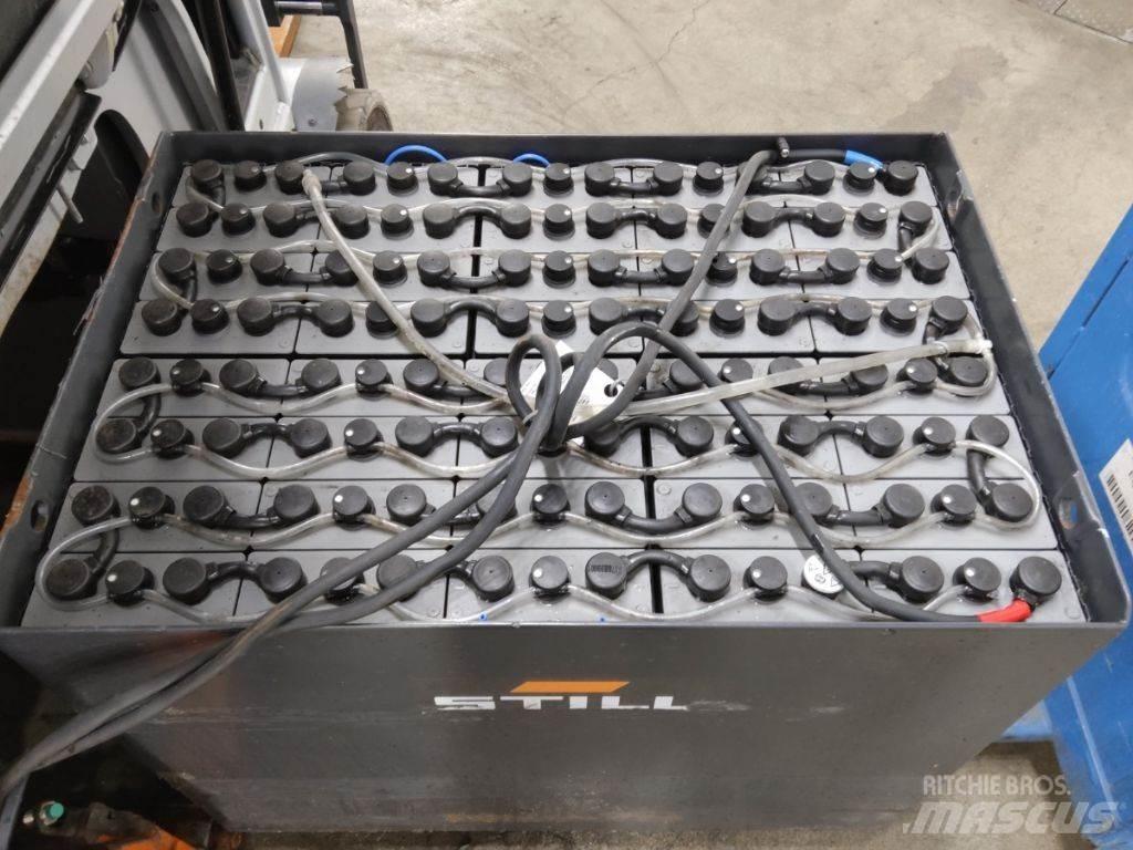 Still RX60-30 電動堆高機
