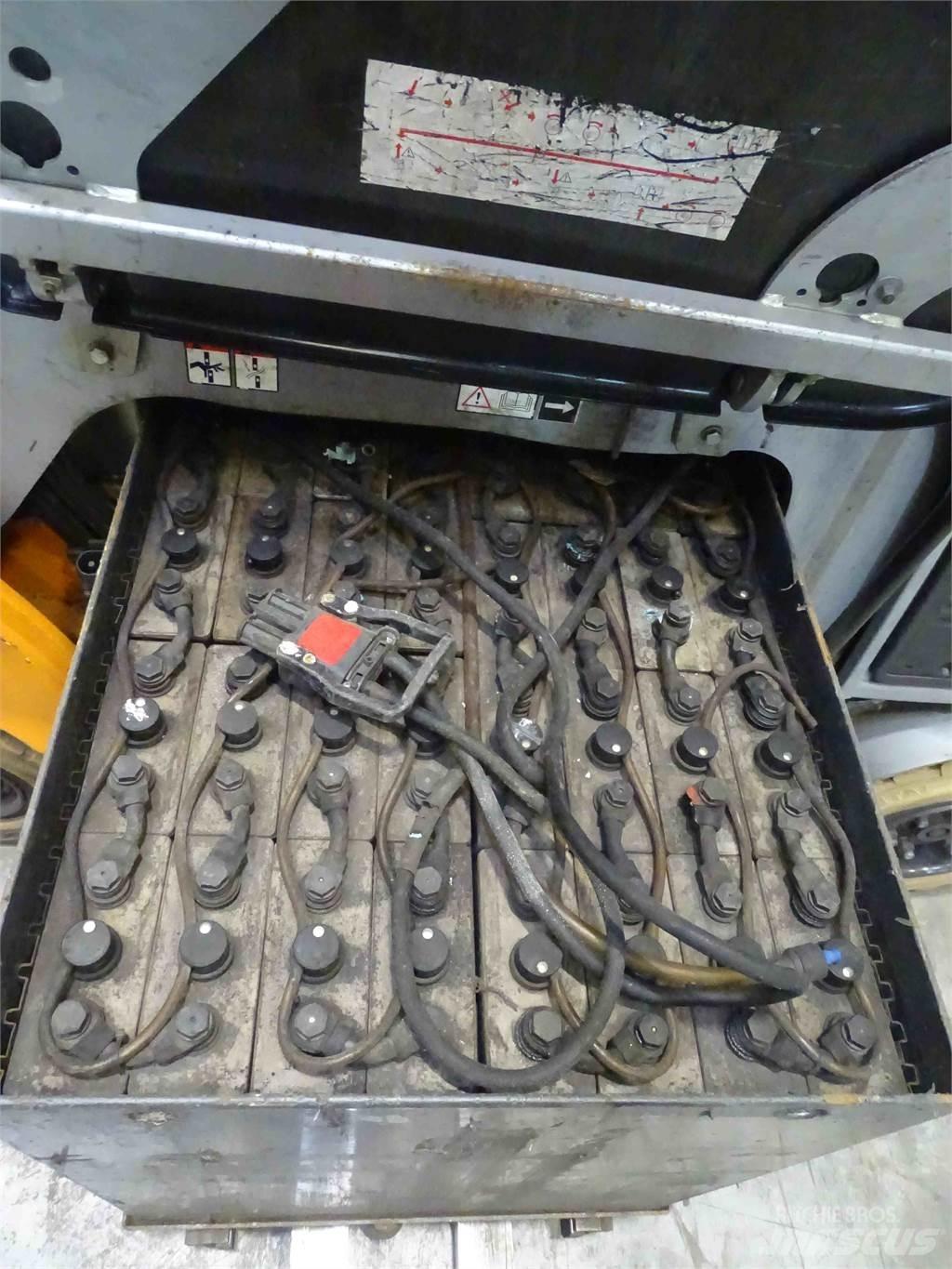 Still RX60-30 電動堆高機