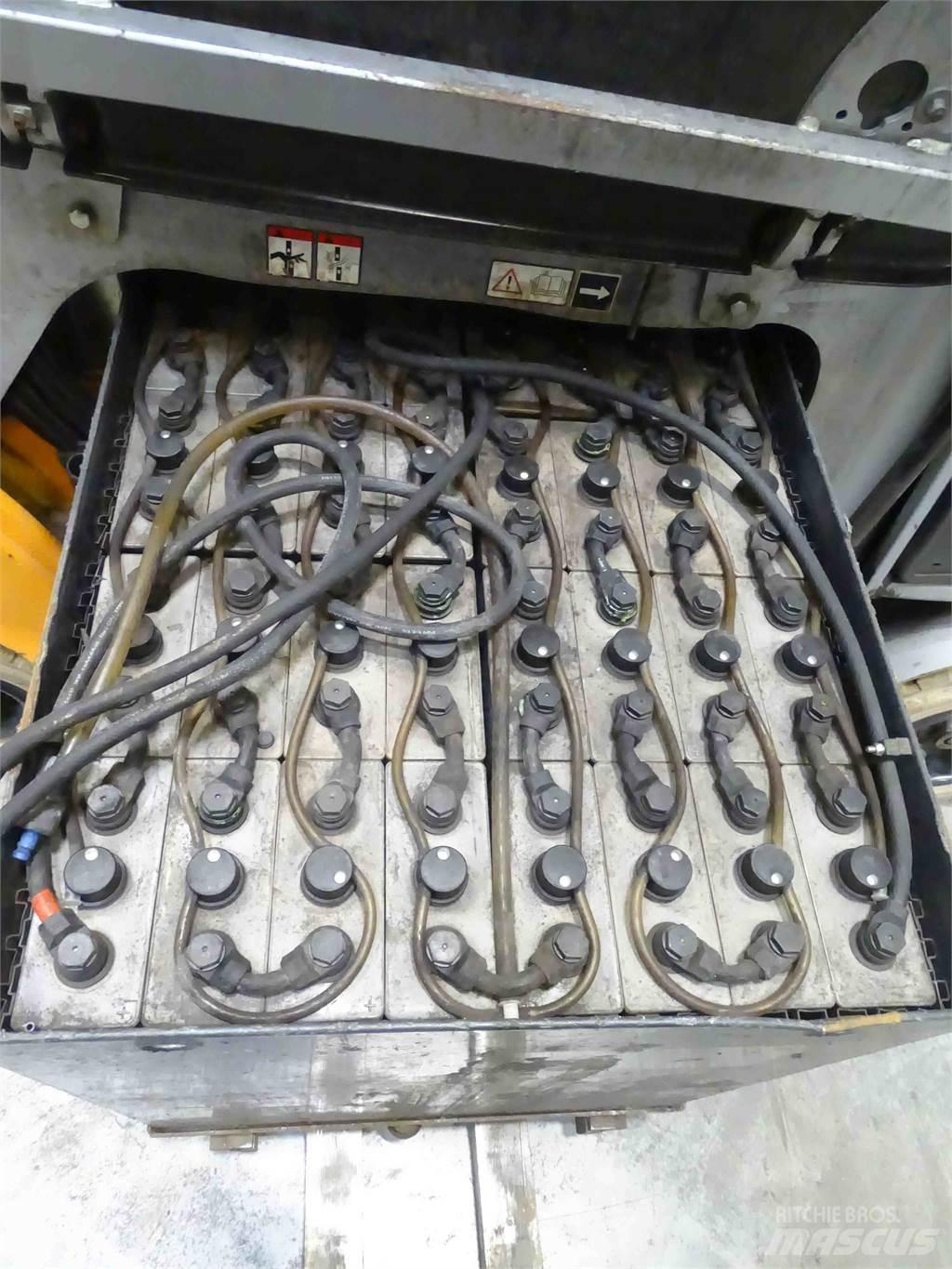 Still RX60-30 電動堆高機