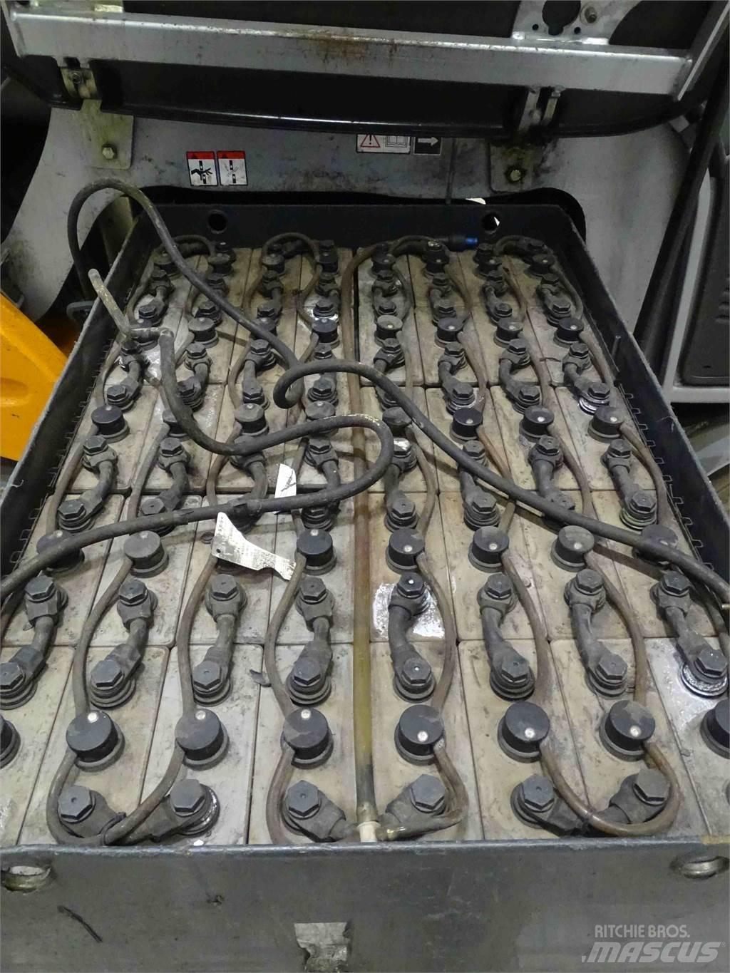 Still RX60-30 電動堆高機