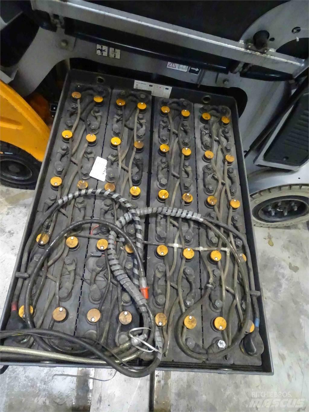 Still RX60-30 電動堆高機