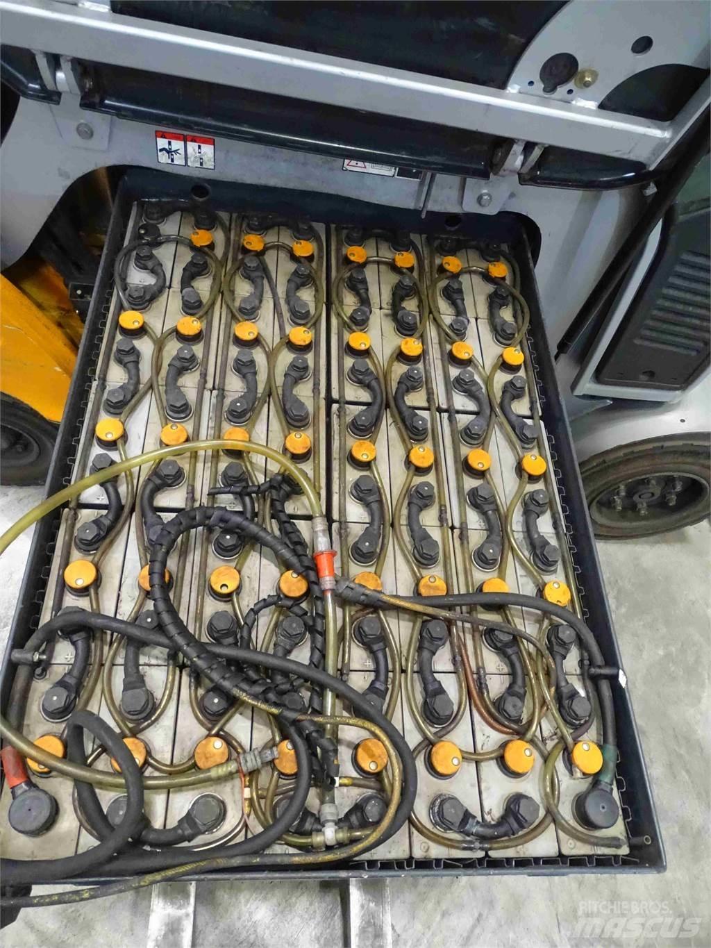 Still RX60-30 電動堆高機