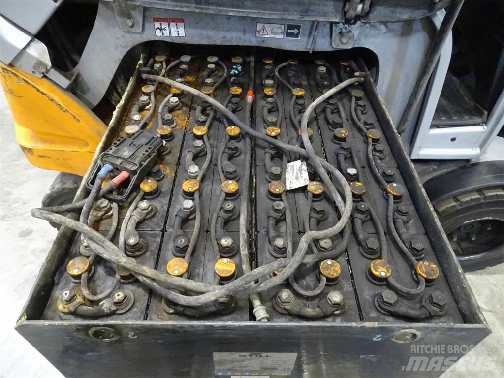 Still RX60-30 電動堆高機