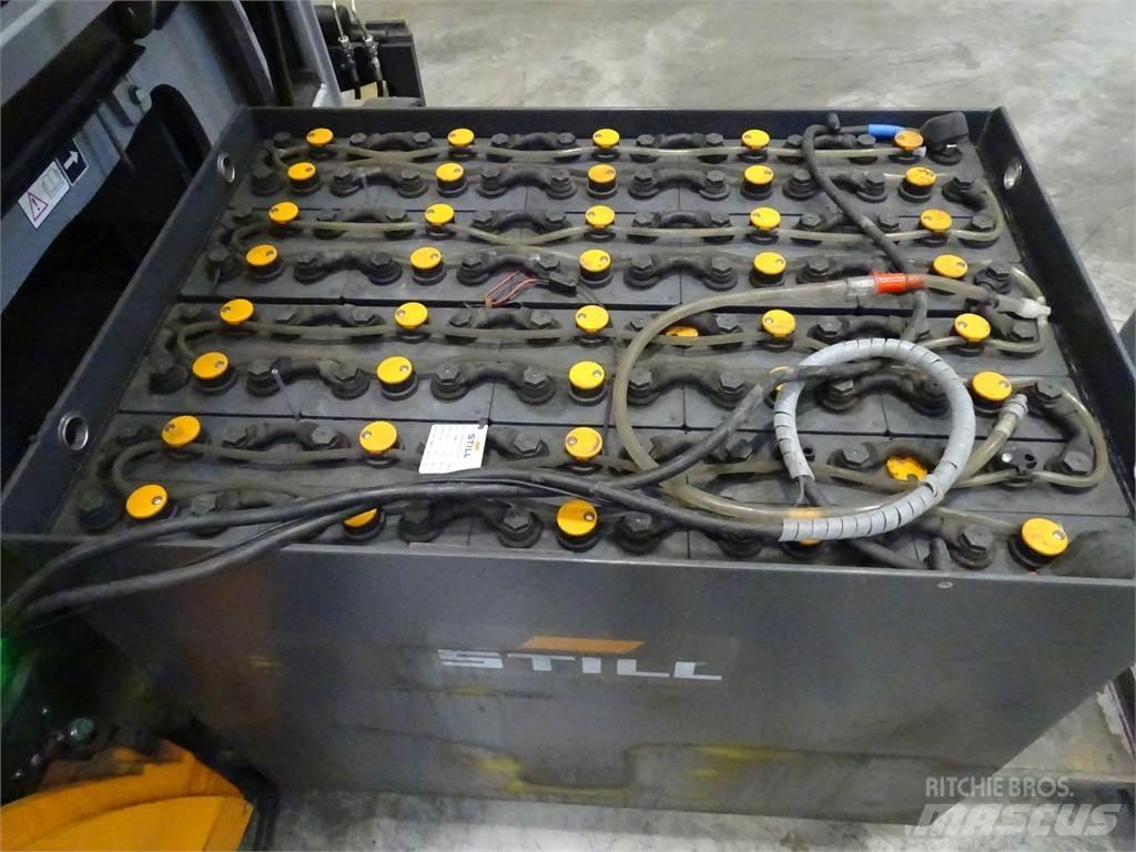 Still RX60-30 電動堆高機