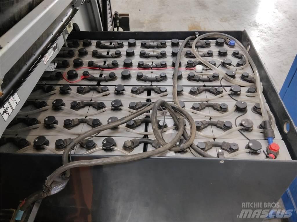 Still RX60-30 電動堆高機