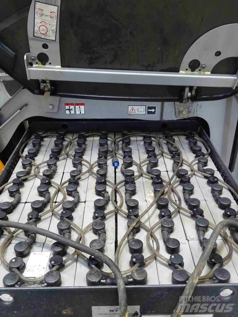 Still RX60-30L 電動堆高機