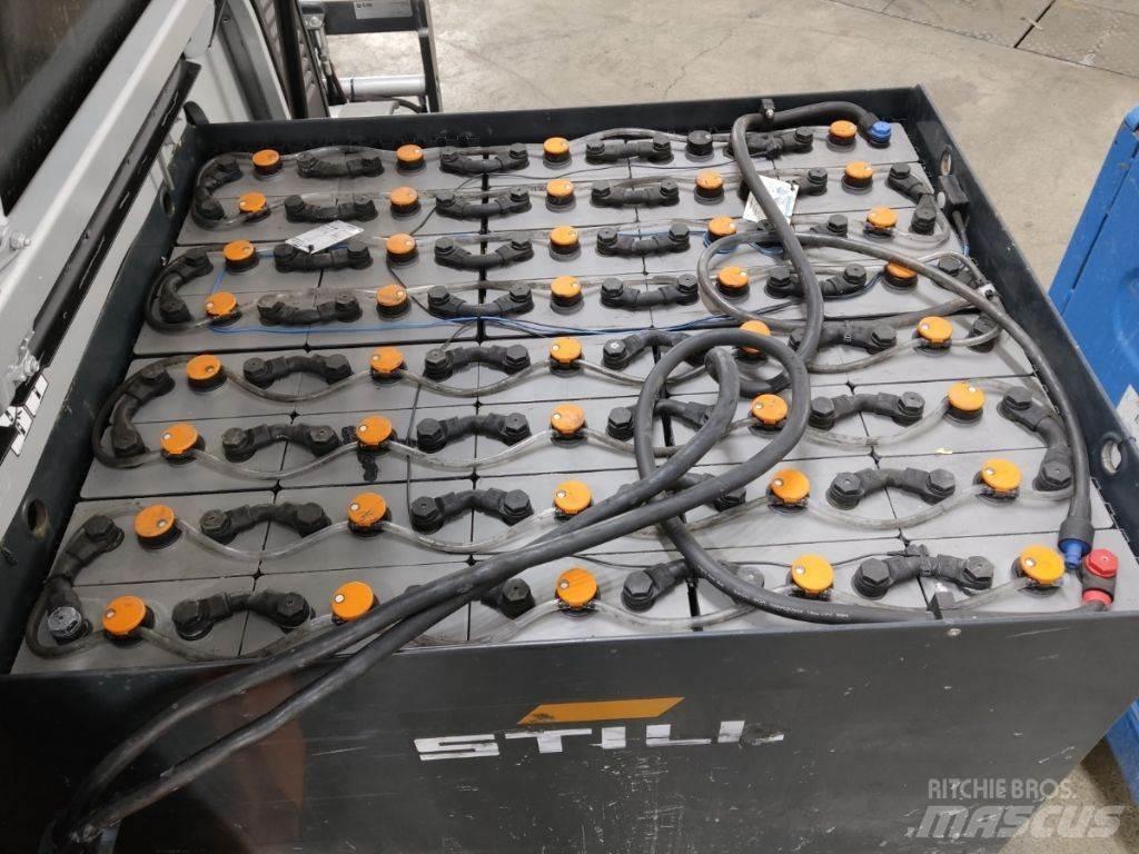 Still RX60-30L 電動堆高機