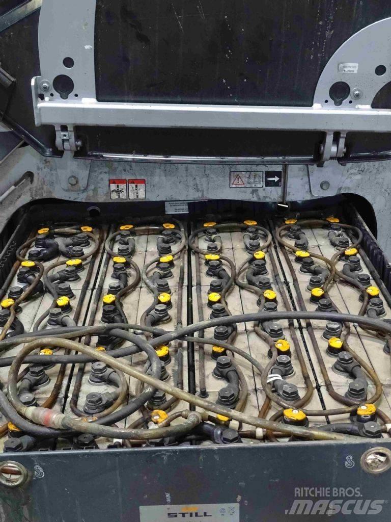 Still RX60-35 電動堆高機