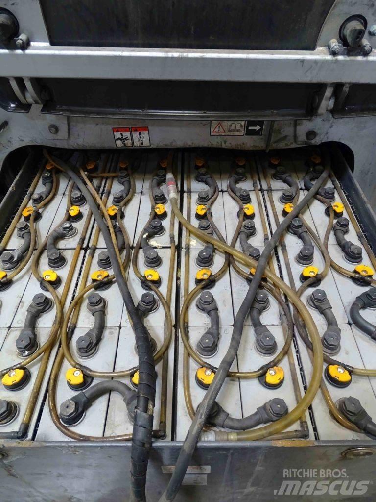 Still RX60-35 電動堆高機