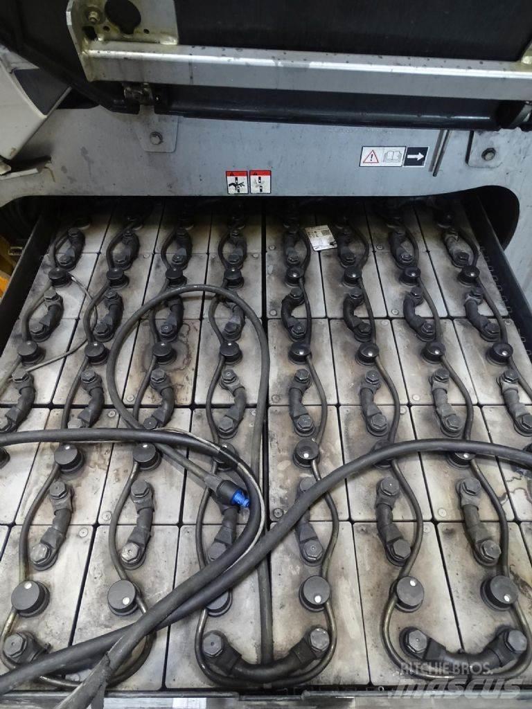 Still RX60-40 電動堆高機
