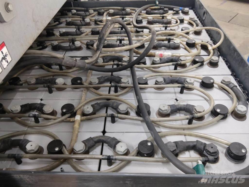 Still RX60-40 電動堆高機