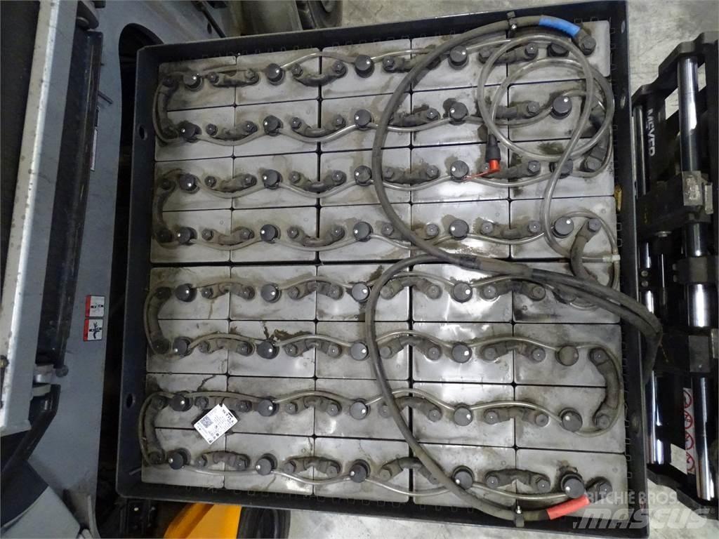 Still RX60-50 電動堆高機