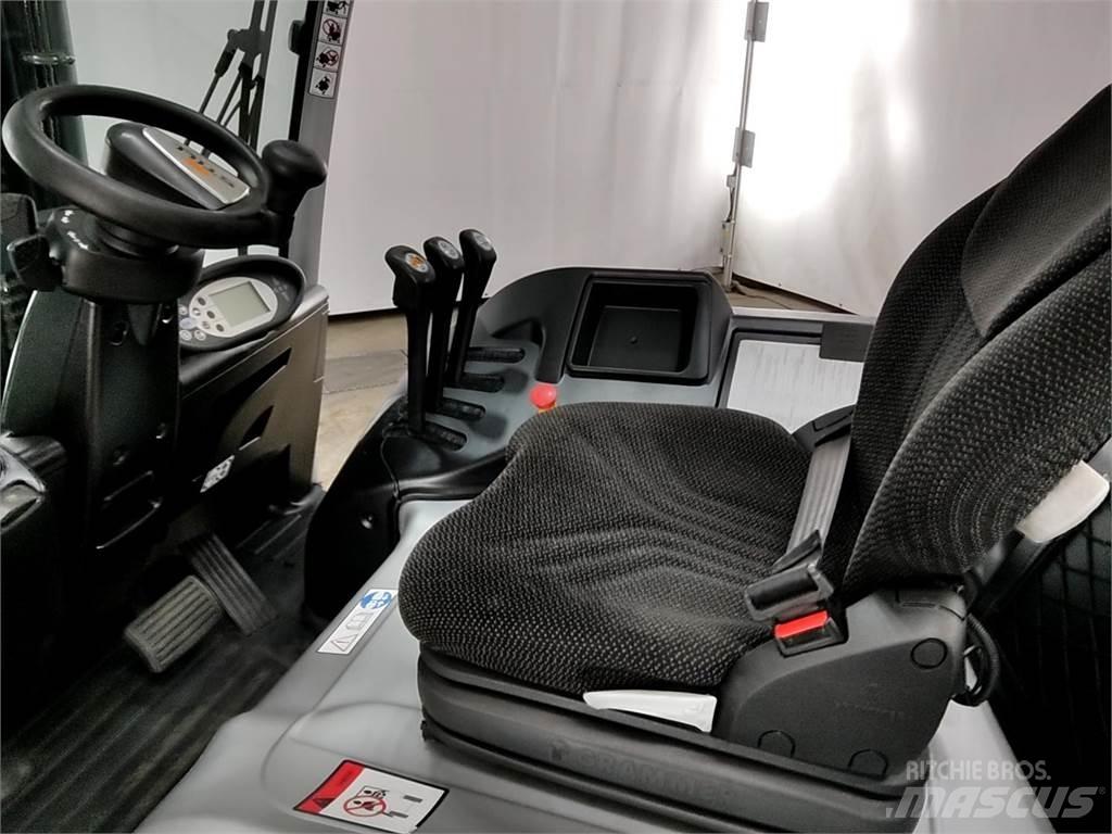 Still RX60-50/600 電動堆高機