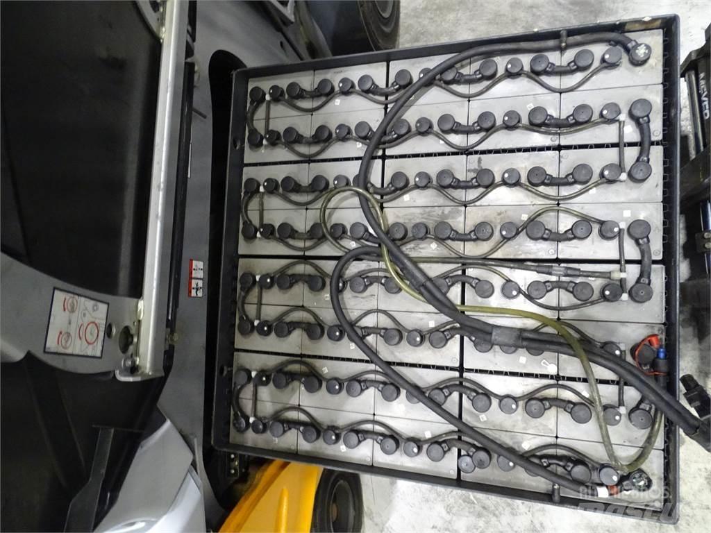 Still RX60-50/600 電動堆高機