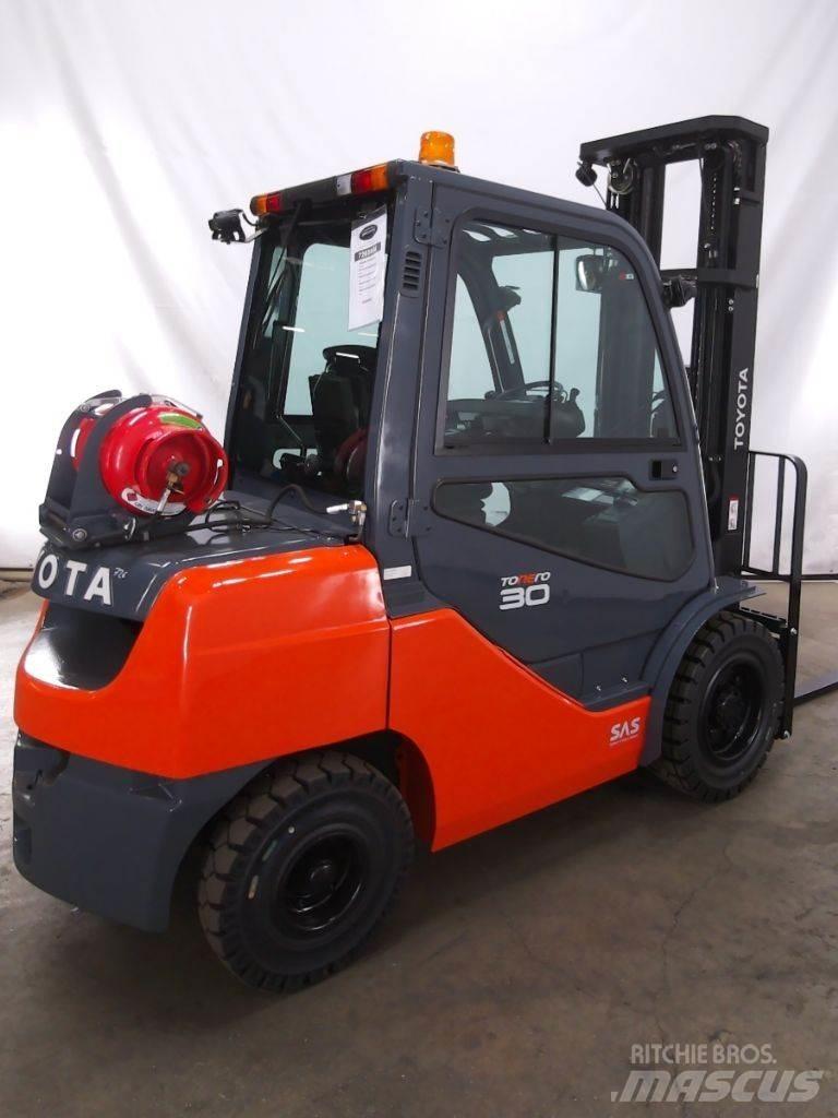 Toyota 02-8FGF30 液化石油氣LPG卡車