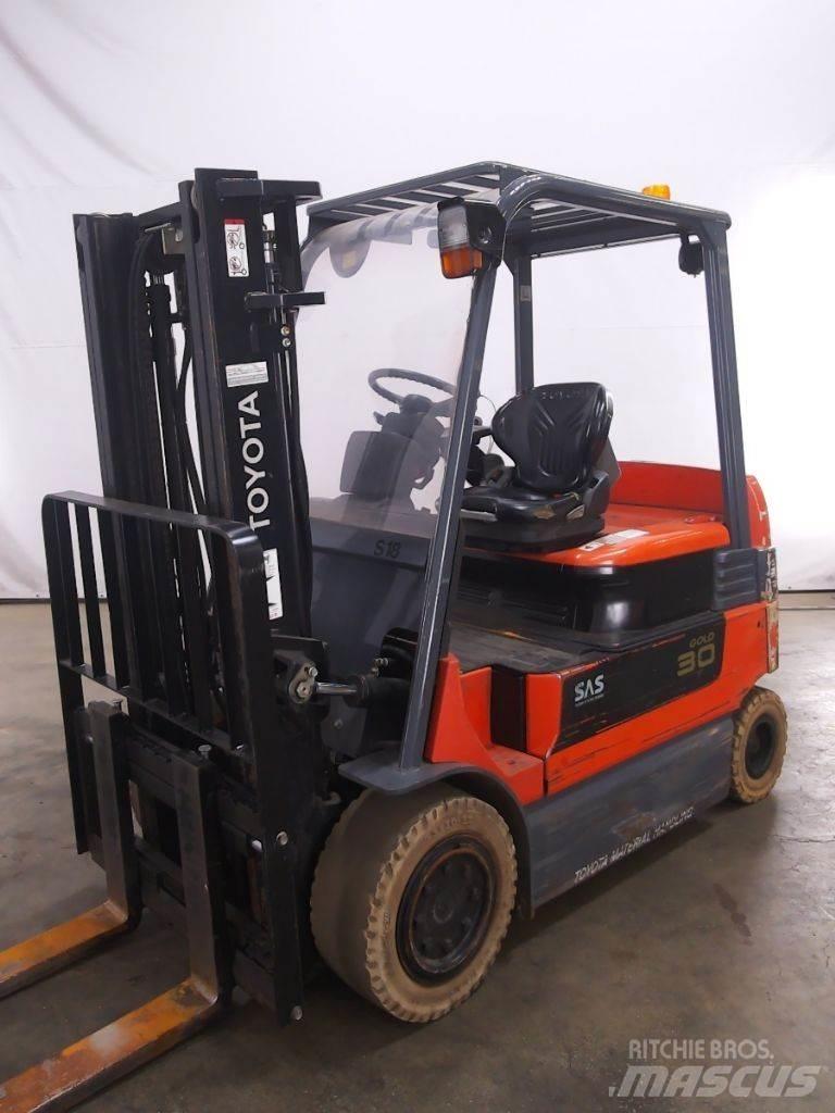 Toyota 7FBMF30 電動堆高機