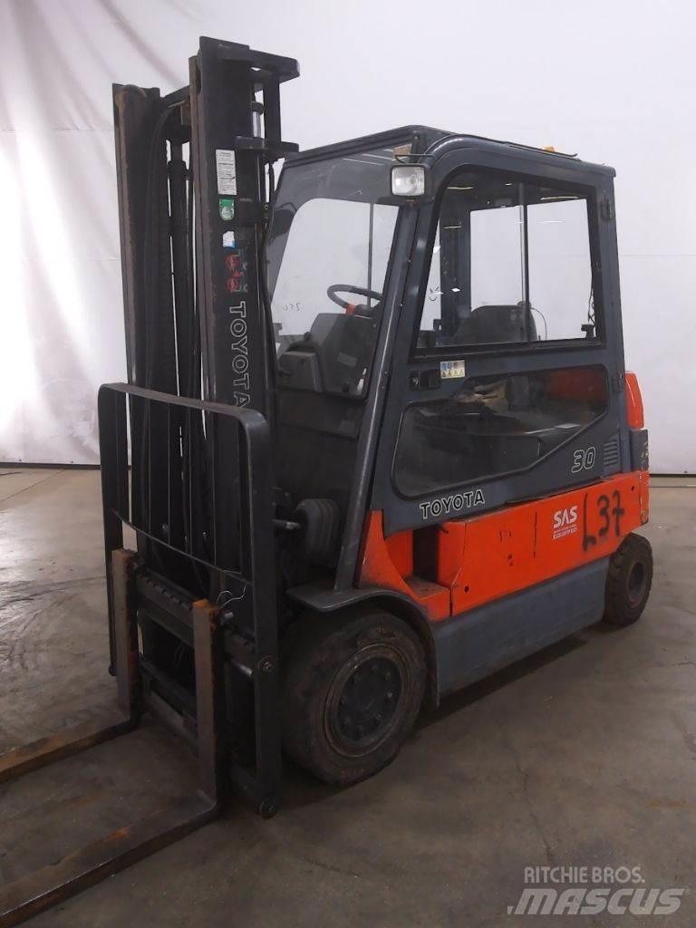 Toyota 7FBMF30 電動堆高機