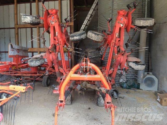 Kuhn GF 7702 耙與翻草機