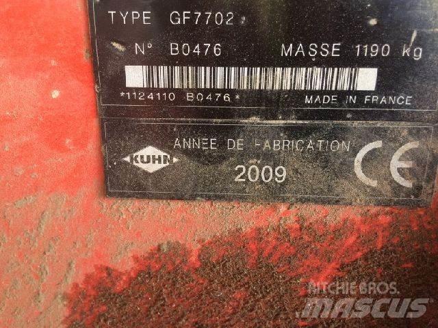 Kuhn GF 7702 耙與翻草機