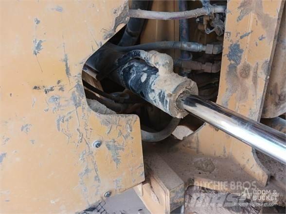 CAT 982M 輪胎式裝載機