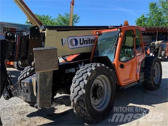 JLG 1055 伸縮臂操作車