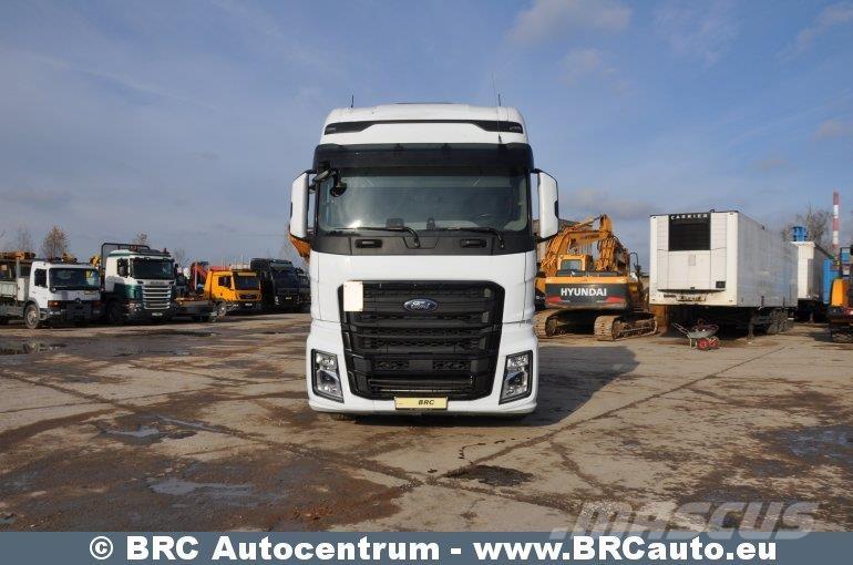 Ford F-MAX 曳引機組件