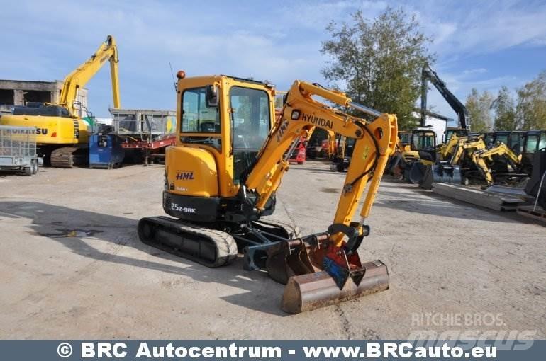 Hyundai R25Z-9AK 小型挖土機/掘鑿機<7t(小型挖掘機)