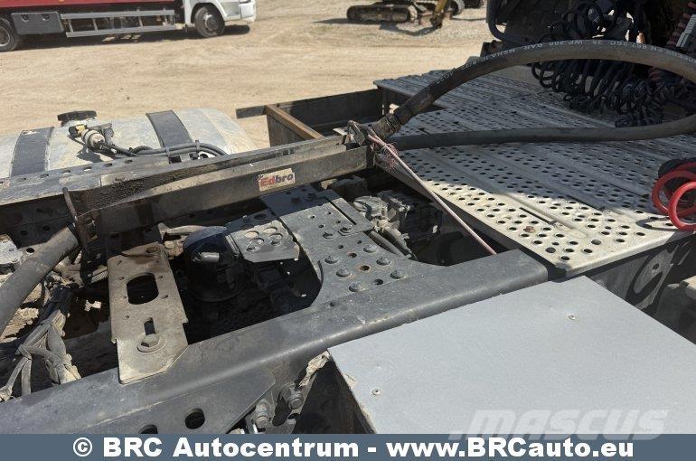 Mercedes-Benz Arocs 曳引機組件