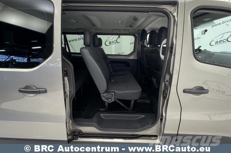 Renault Trafic 迷你巴士