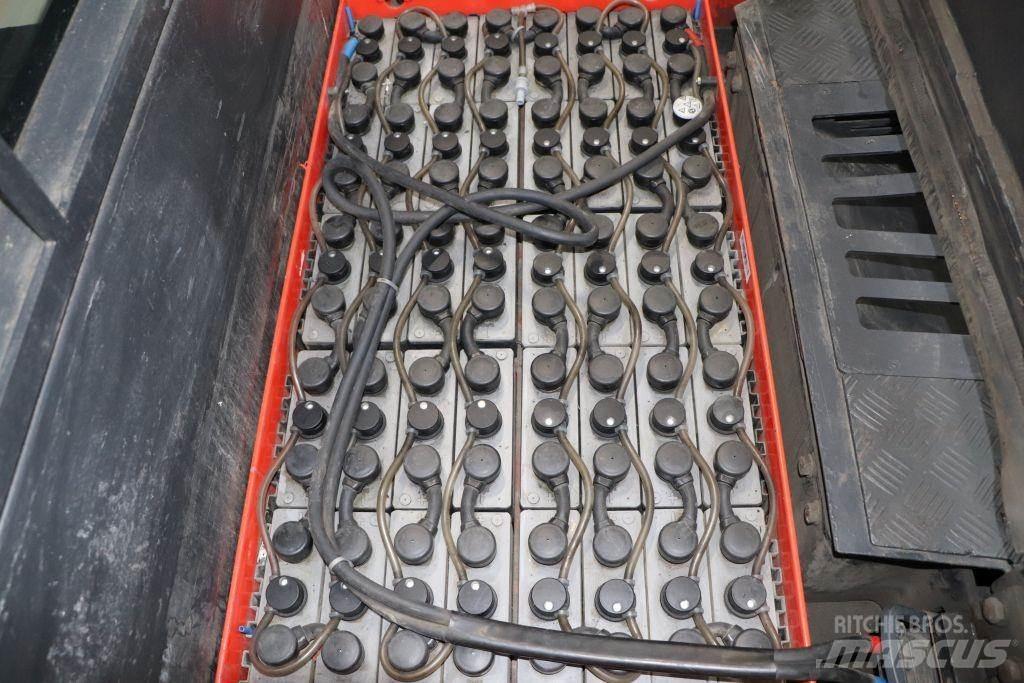 Linde P250 牽引車