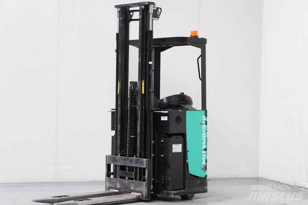 Mitsubishi SBS15N 自走式堆積機