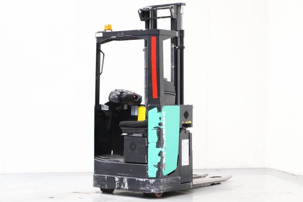 Mitsubishi SBS15N 自走式堆積機