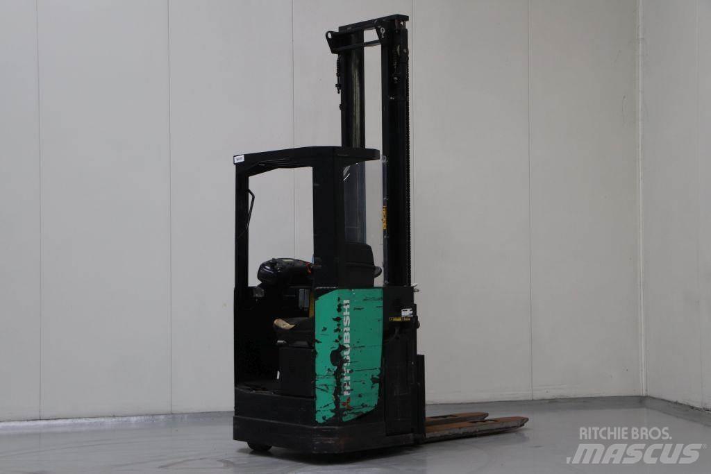 Mitsubishi SBS15NI 自走式堆積機