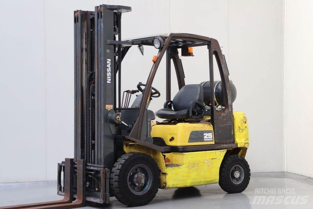 Nissan UD02A25PQ 液化石油氣LPG卡車
