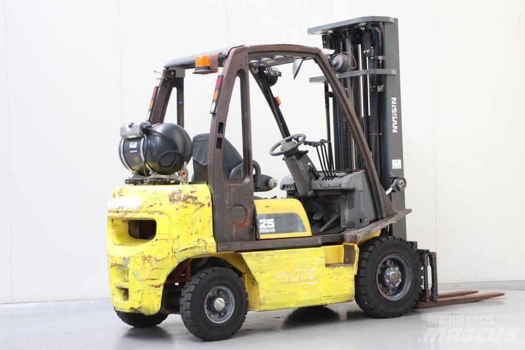 Nissan UD02A25PQ 液化石油氣LPG卡車