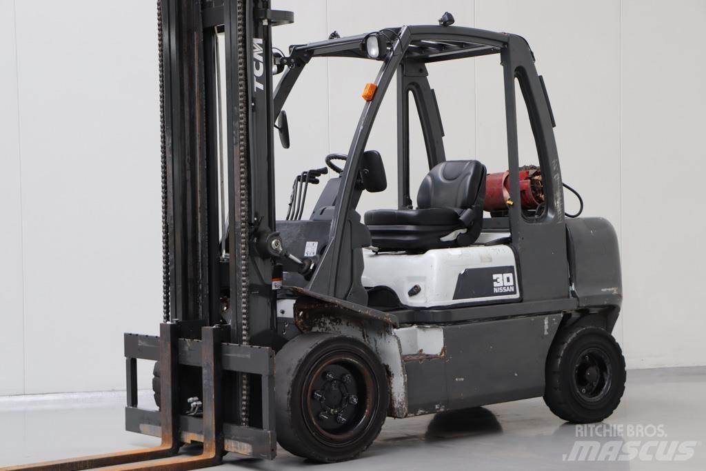 Nissan UG1D2A30LQ 液化石油氣LPG卡車