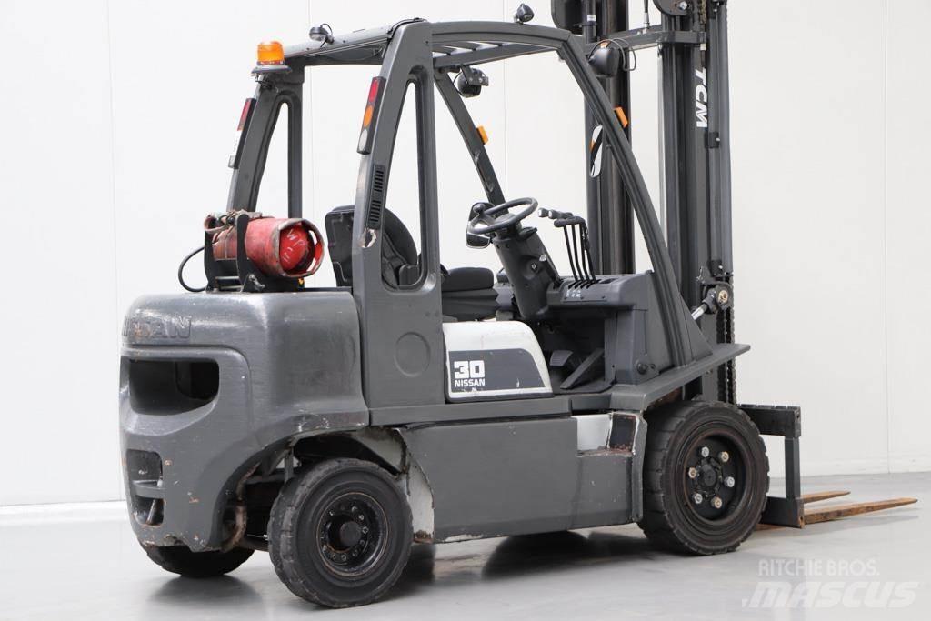 Nissan UG1D2A30LQ 液化石油氣LPG卡車