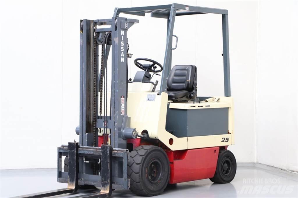 Nissan UM02L25U 電動堆高機