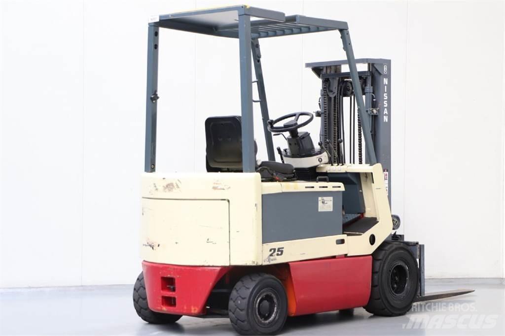 Nissan UM02L25U 電動堆高機