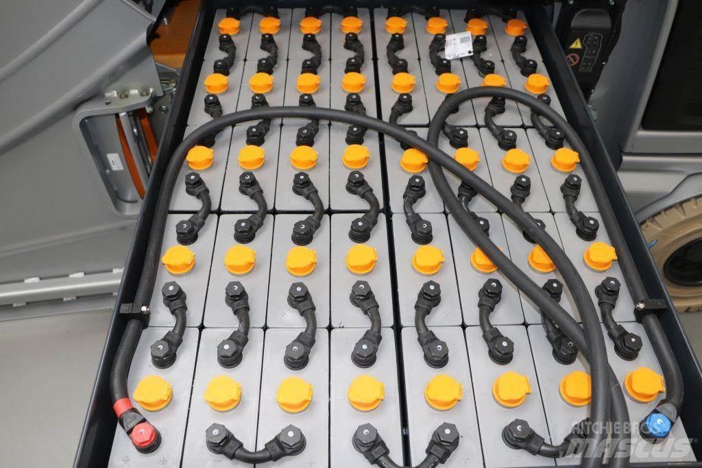 Still RX60-25 電動堆高機