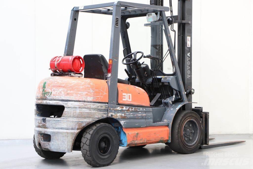 Toyota 02-6FGF30 液化石油氣LPG卡車
