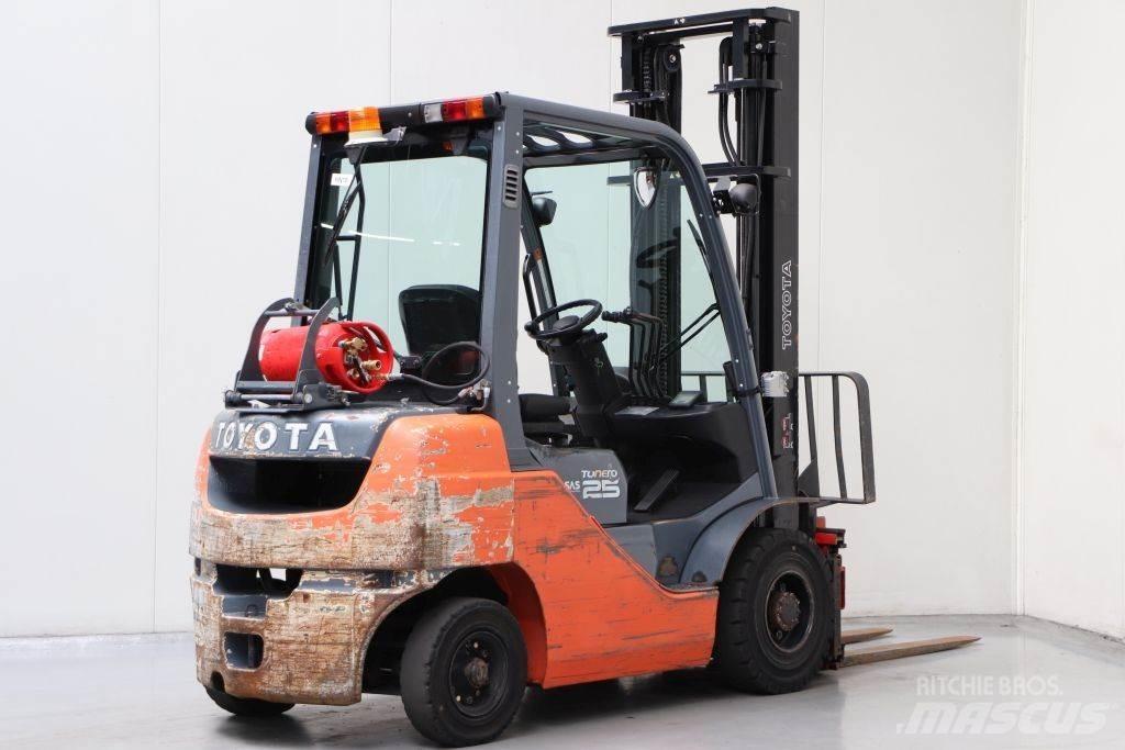 Toyota 02-8FGF25 液化石油氣LPG卡車