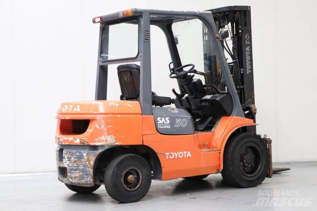 Toyota 62-7FDF30 柴油卡車