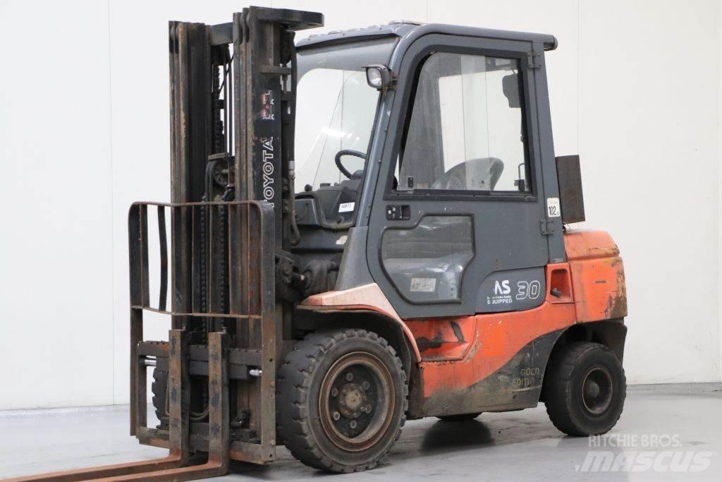 Toyota 62-7FDF30 柴油卡車