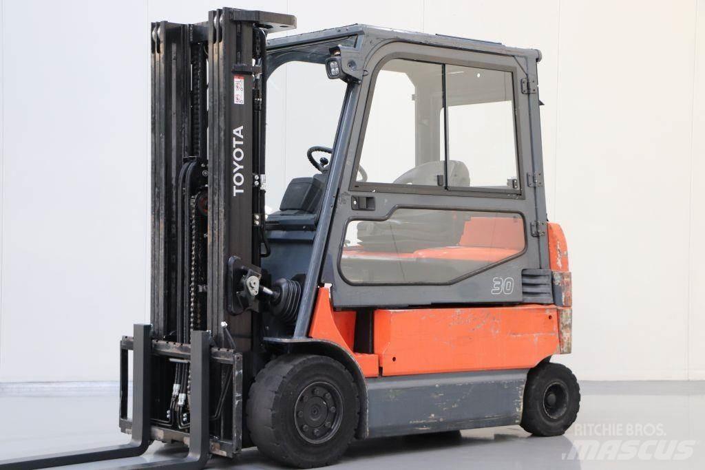 Toyota 7FBMF30 電動堆高機