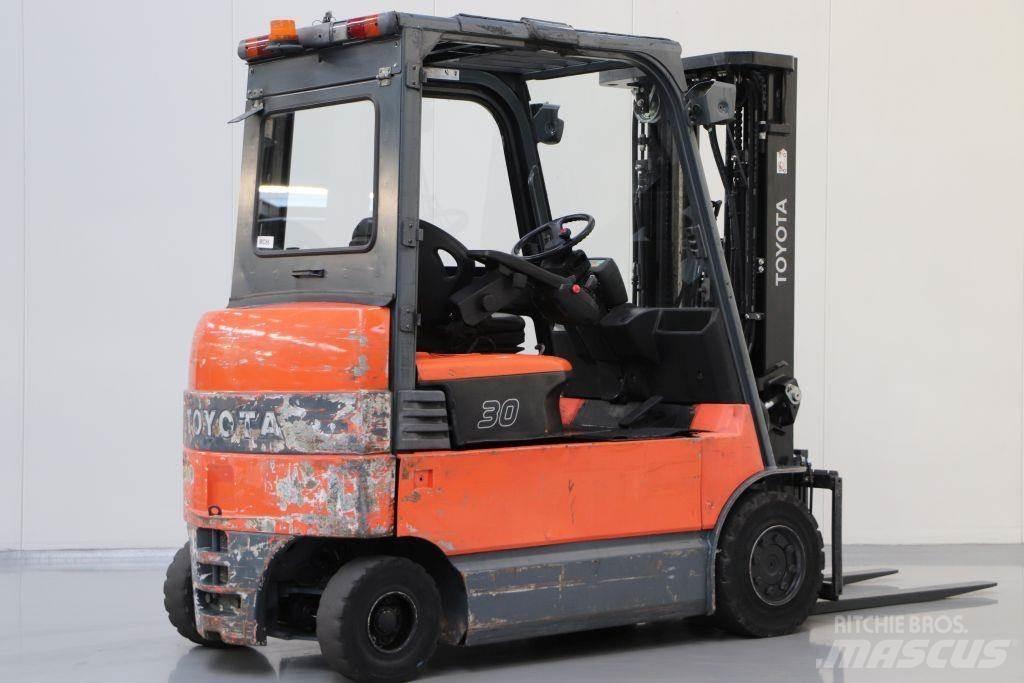 Toyota 7FBMF30 電動堆高機